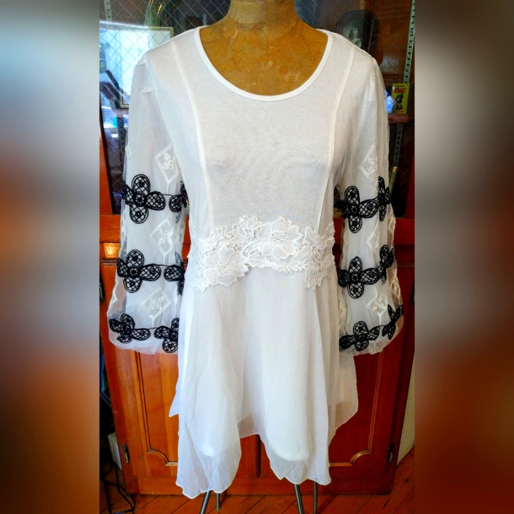 Pretty Angel Dress in Black and White